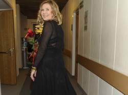 Pośladki i stanik na wierzchu. Kto pozwolił Grażynie Szapołowskiej pokazać się w tym stroju?! FOTO