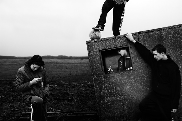 Tomasz Tomaszewski zajmuje się fotografią dokumentalną i reportażową. Od 18 lat jako jedyny Polak nieprzerwanie współpracuje z magazynem 'National Geographic'