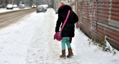 Odśnieżanie chodnika to twój obowiązek, ale nie zawsze. Kiedy unikniesz mandatu?