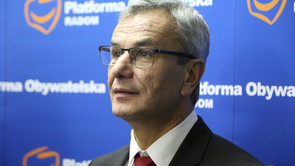 P.o. sekretarz generalny PO, minister sportu Andrzej Biernat zapowiedział, że władze Platformy zwrócą się do Radosława Sikorskiego, Bartosza Arłukowicza i Sławomira Neumanna o wyjaśnienia dotyczące kosztów ich podróży służbowych.