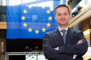 Co UE chce importować z USA? Przedstawiamy wady i zalety traktatu o wolnym handlu [WYWIAD]