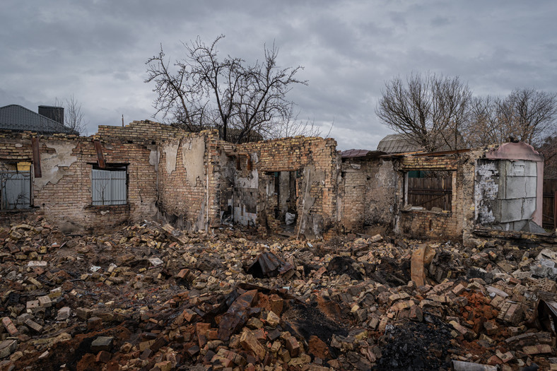 Dom w Irpieniu zniszczeniu na skutek rosyjskiego ostrzału, 18 lutego 2023 r.