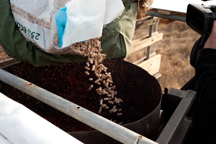 'Tankowanie' UAZ-a na pelet