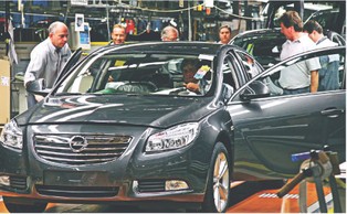 Opel szybko pomnaża zasoby gotówki