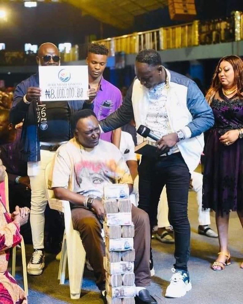 The movie star was gifted with the huge amount of money by a popular pastor, Jeremiah Omoto Fufeyin.