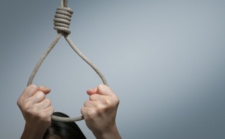 Na jedną kobietę samobójstwo popełnia w Polsce siedmiu mężczyzn. Dlaczego tak jest?