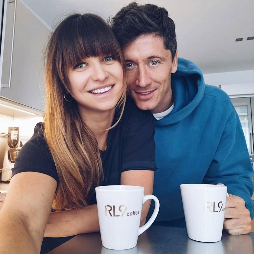 Anna i Robert Lewandowscy z córką