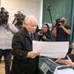 Jarosław Kaczyński podczas głosowania w wyborach samorządowych