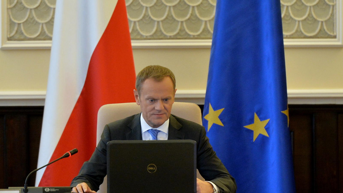 Nie będzie szczególnych regulacji, które mogłyby utrudnić wydobycie gazu z łupków - zapowiedział w środę premier Donald Tusk. Komisja Europejska tego dnia ma nakazać szczególną ostrożność przy poszukiwaniach i wydobyciu gazu; nie zaproponuje jednak nowych unijnych przepisów.