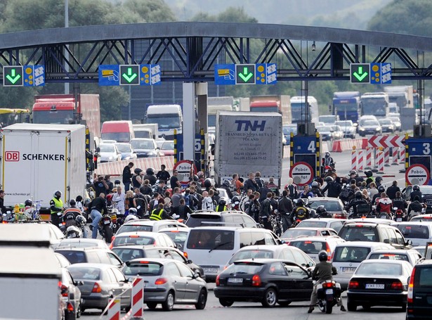 Motocykliści na A4, bo za dużo płacą