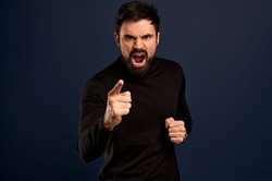 Zdumiewające odkrycie naukowe. Przeklinanie realnie zwiększa siłę