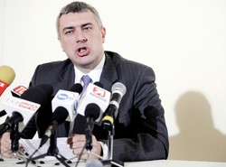 Giertych szydzi, SLD się broni