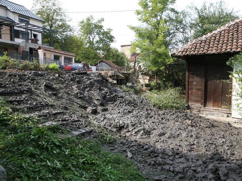 Gradac Mulj iz jaza na obali