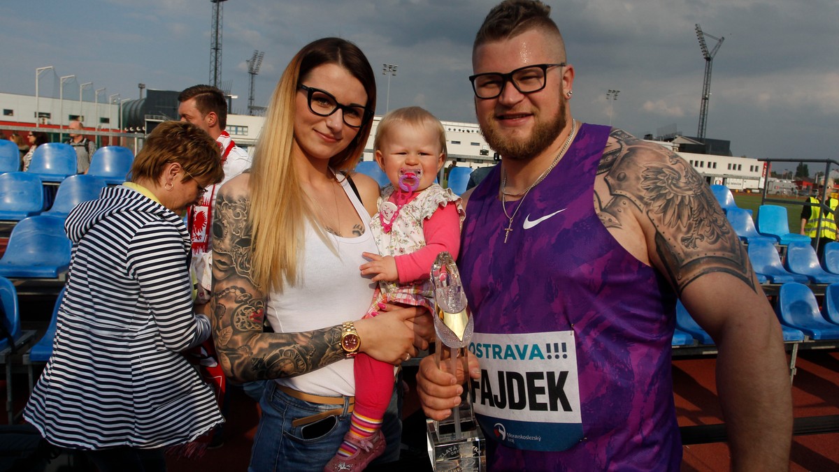 Paweł Fajdek w tym sezonie dumnie prezentuje na lewym ramieniu tatuaż. Trzeba przyznać, że robi on wrażenie, choć jak mówi nasz dwukrotny mistrz świata i rekordzista Polski w rzucie młotem, nie jest on jeszcze skończony.