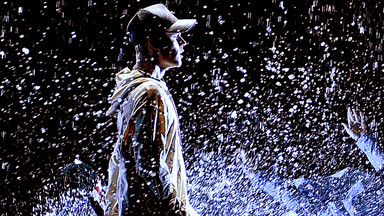 Scena deszczu podczas show Justina Biebera w Krakowie