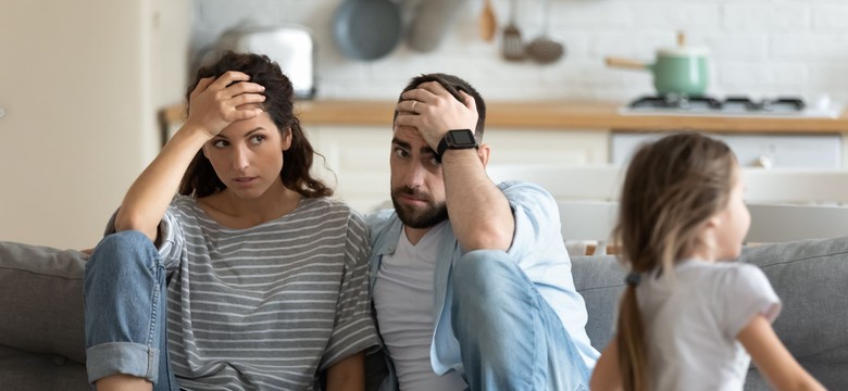 800 plus mniejsze o połowę. Tym rodzicom ZUS wyśle tylko 400 złotych