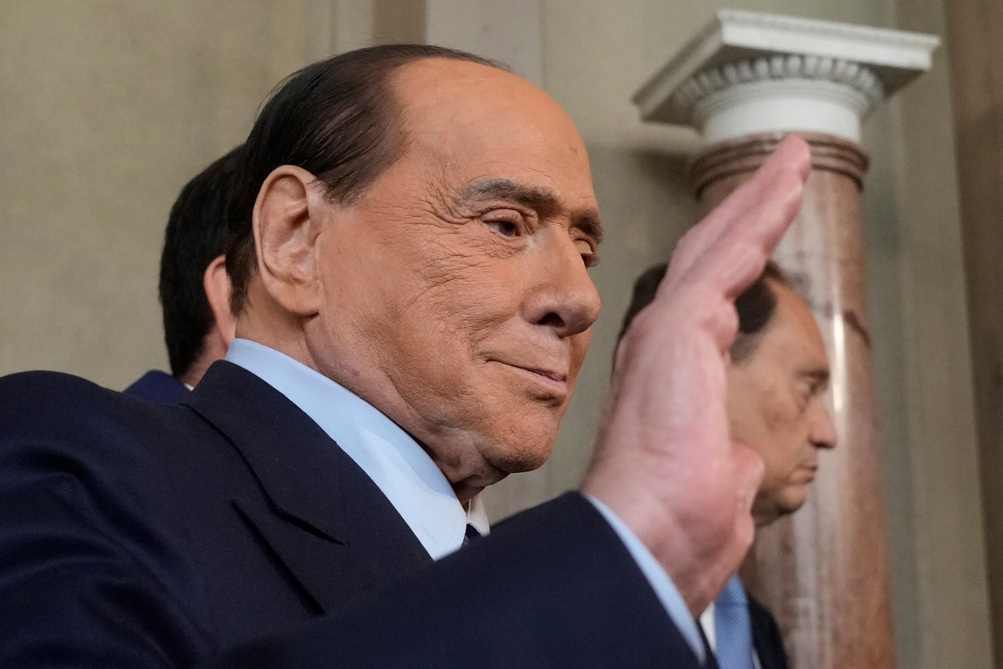Bývalý taliansky premiér Silvio Berlusconi zomrel.