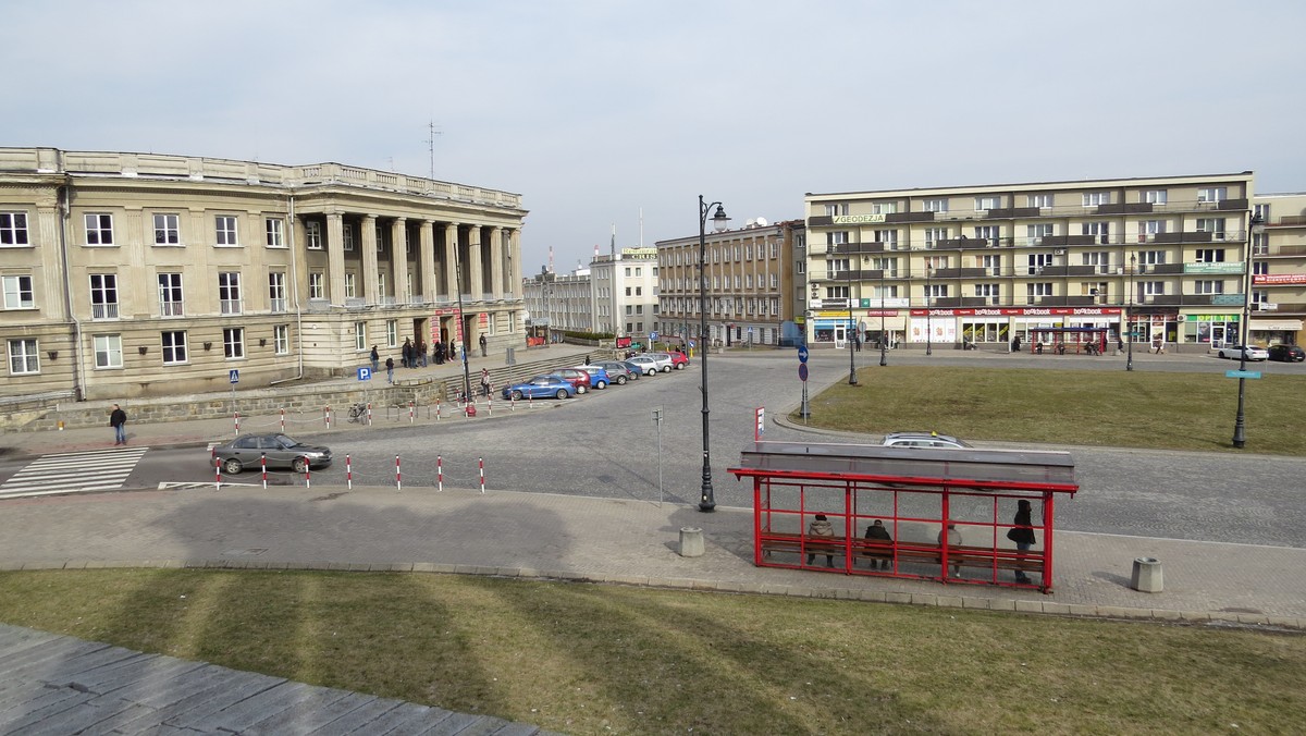 Pojawiła się nowa koncepcja lokalizacji pomnika Lecha Kaczyńskiego w Białymstoku. Zgodnie z nią pomnik nie stanąłby na Placu NZS, w centralnej jego części, ale zostałby przesunięty pod wzgórze, na którym stoi Pomnik Bohaterów Ziemi Białostockiej.