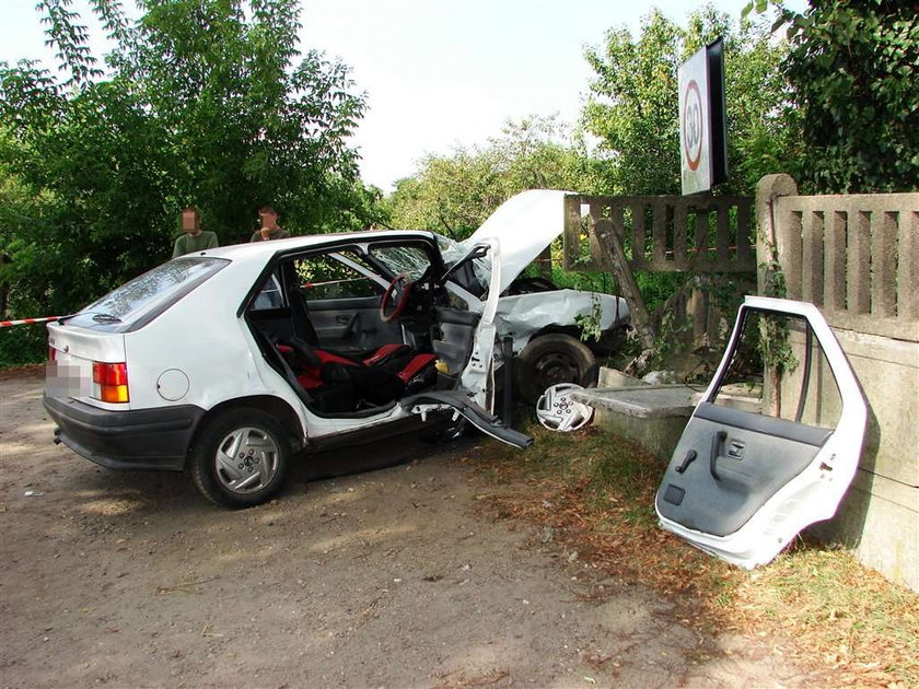 Policjanci ranni w drodze na mecz