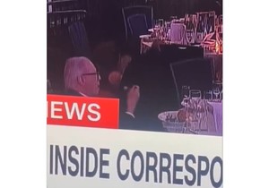 Čovek mirno sedi i jede tokom pucnjave na večeri sa Trampom u Vašingtonu