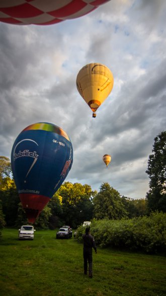 II Zawody Balonowe "In The Silesian Sky" - start balonów świtem z pszczyńskiego parku zamkowego - 25.06.2022 r. - autor: Andrzej Grynpeter