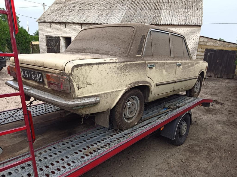 Tak auto wyglądało po kilkudziesięciu latach w garażu.