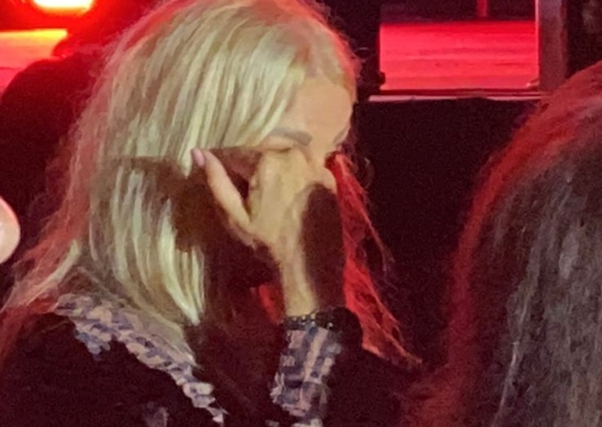 Majka Tee Tairović plače na koncertu