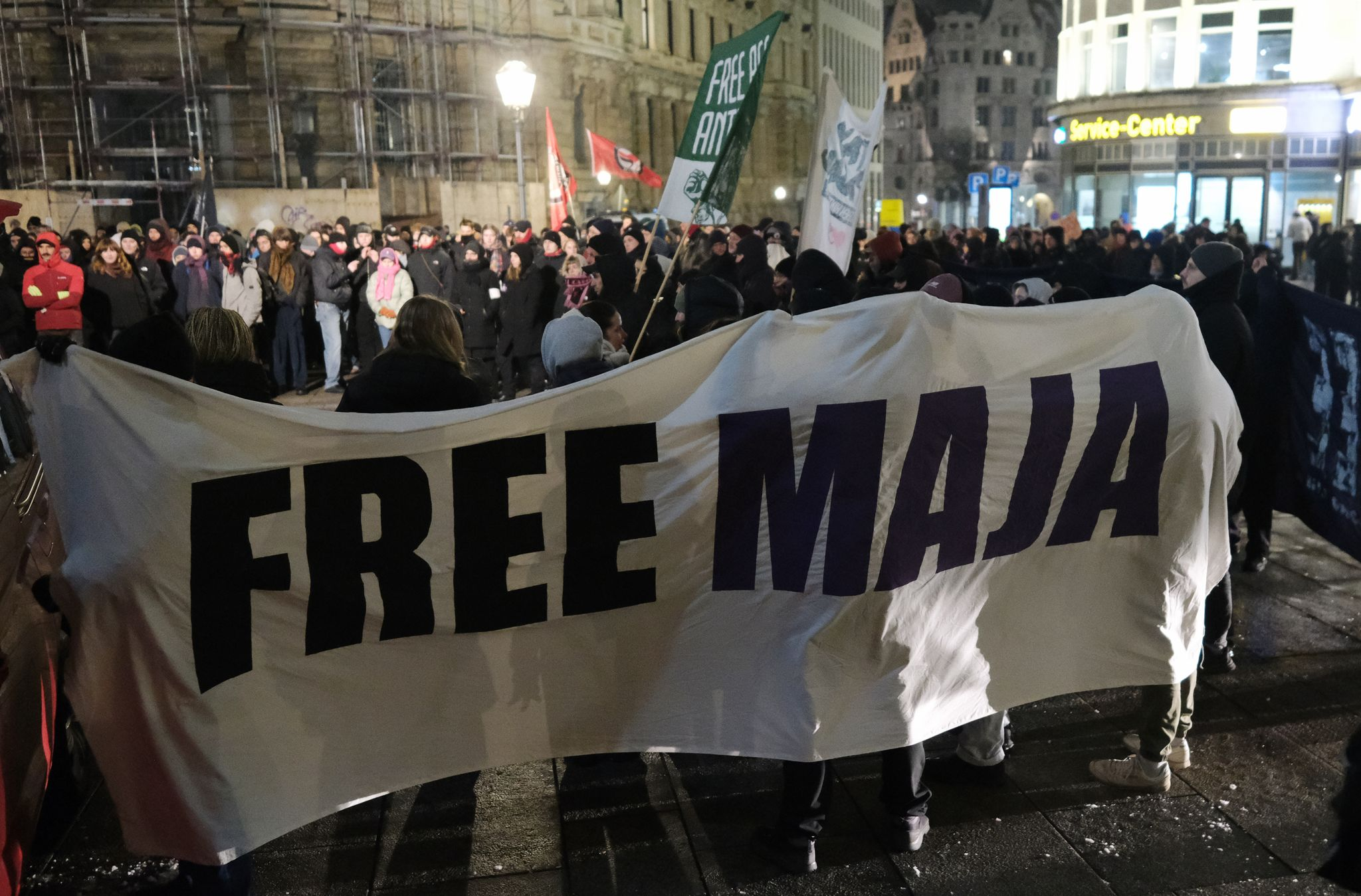 8 Jahre Haft für Maja T.: Hunderte protestieren nach Urteil in Budapest