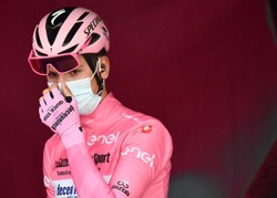Ganna wygrał czasówkę, awans Majki, lider Giro d'Italia się nie zmienił