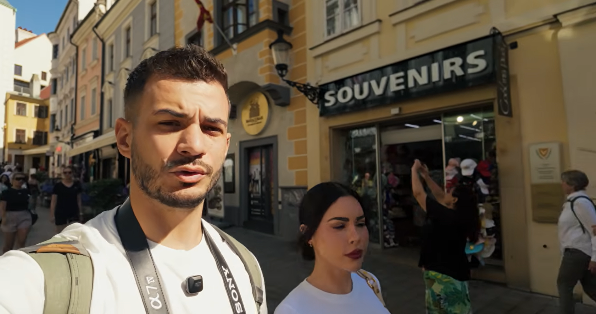 Cestovateľský pár Laura a Horia z Veľkej Británie v Bratislave. 