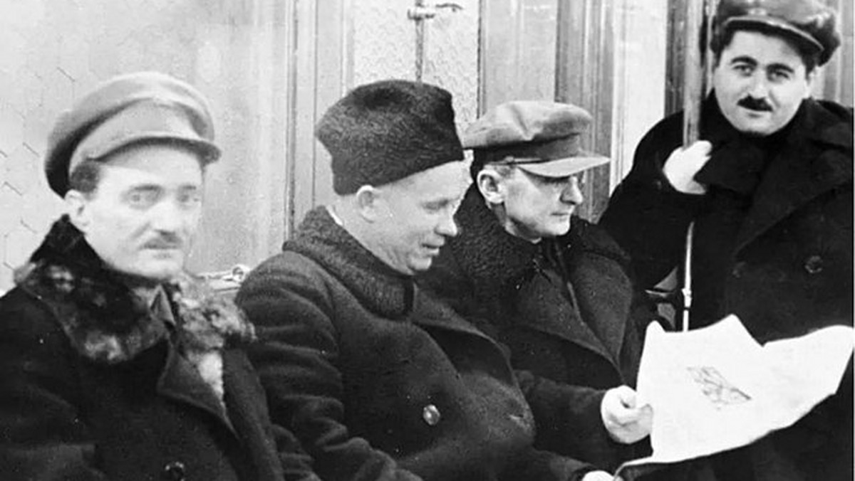 Władimir Putin nazwał dziś Ławrientija Berię, który kierował NKWD w latach 1938-1945 i odpowiadał za masowe represje, "bohaterem", któremu ZSRR zawdzięcza powstanie broni atomowej. Prezydent Rosji nie podał przy tym nazwisk naukowców, którzy pracowali nad projektem atomowym.