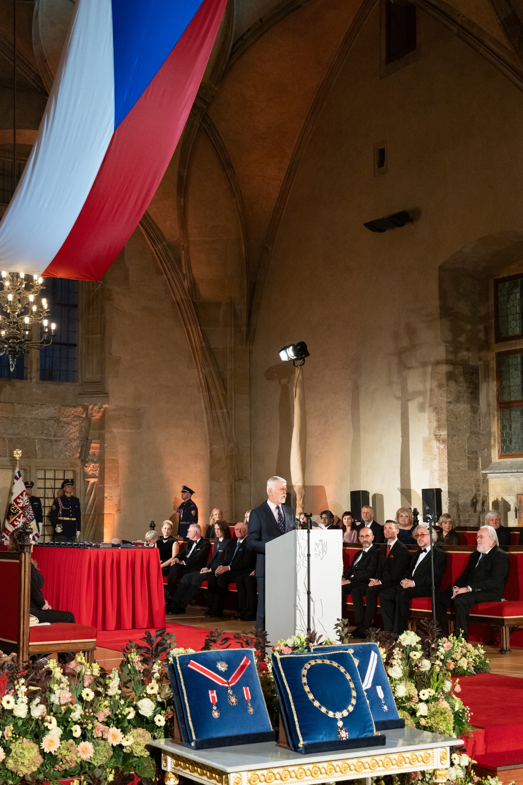 Český prezident Petr Pavel počas prejavu na slávnostnom odovzdávaní štátnych vyznamenaní na Pražskom hrade.