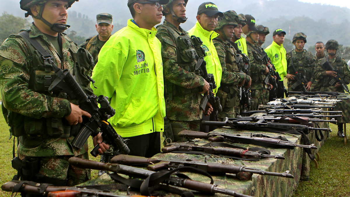 Mimo negocjacji pokojowych, kolumbijska armia prowadzi ofensywę przeciwko Rewolucyjnym Siłom Zbrojnym Kolumbii (FARC). Jak poinformowały władze w Bogocie, podczas ataku lotniczego na bazę FARC w pobliżu miejscowości Vista Hermosa zginęło co najmniej pięciu rebeliantów.