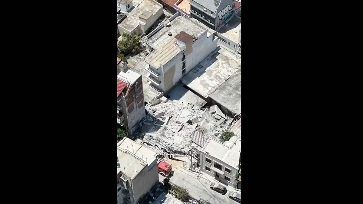Srušila se zgrada u Grčkoj