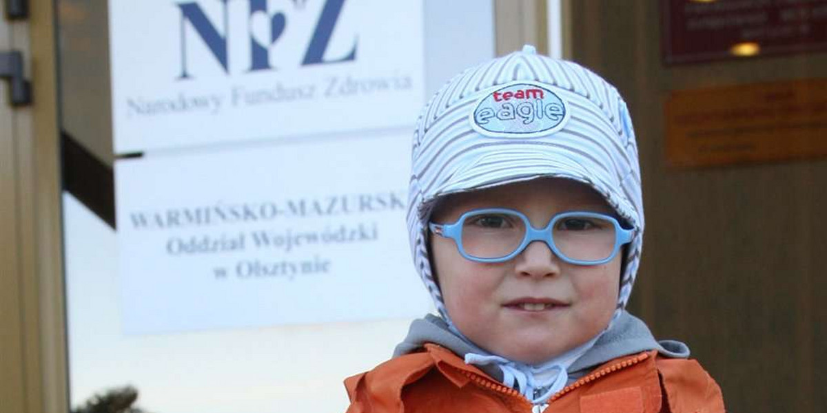 NFZ. Ma kasę na podwyżki, na operację już nie