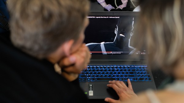 Zdjęcie z próby do spektaklu „Frankenstein, który będzie wystawiony na deskach Teatru Łaźnia Nowa