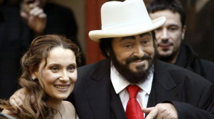 Szerelmes Pavarotti özvegye