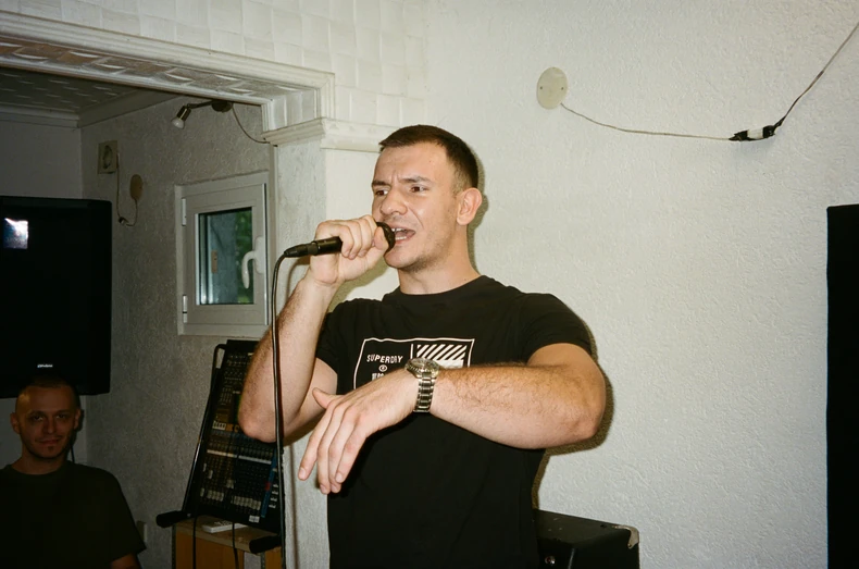 Bigru i Paja Kratak, analogija