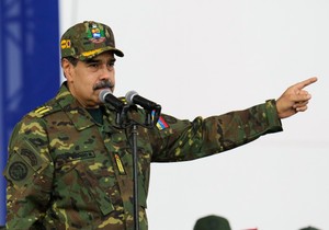 Nikolas Maduro na vojno-civilnom mitingu u Karakasu, Venecuela, 25. novembra