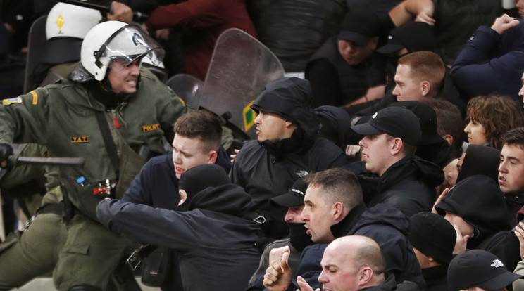 A rendőrök sem tuták féken tartani a huligánokat / Foto: Profimedia