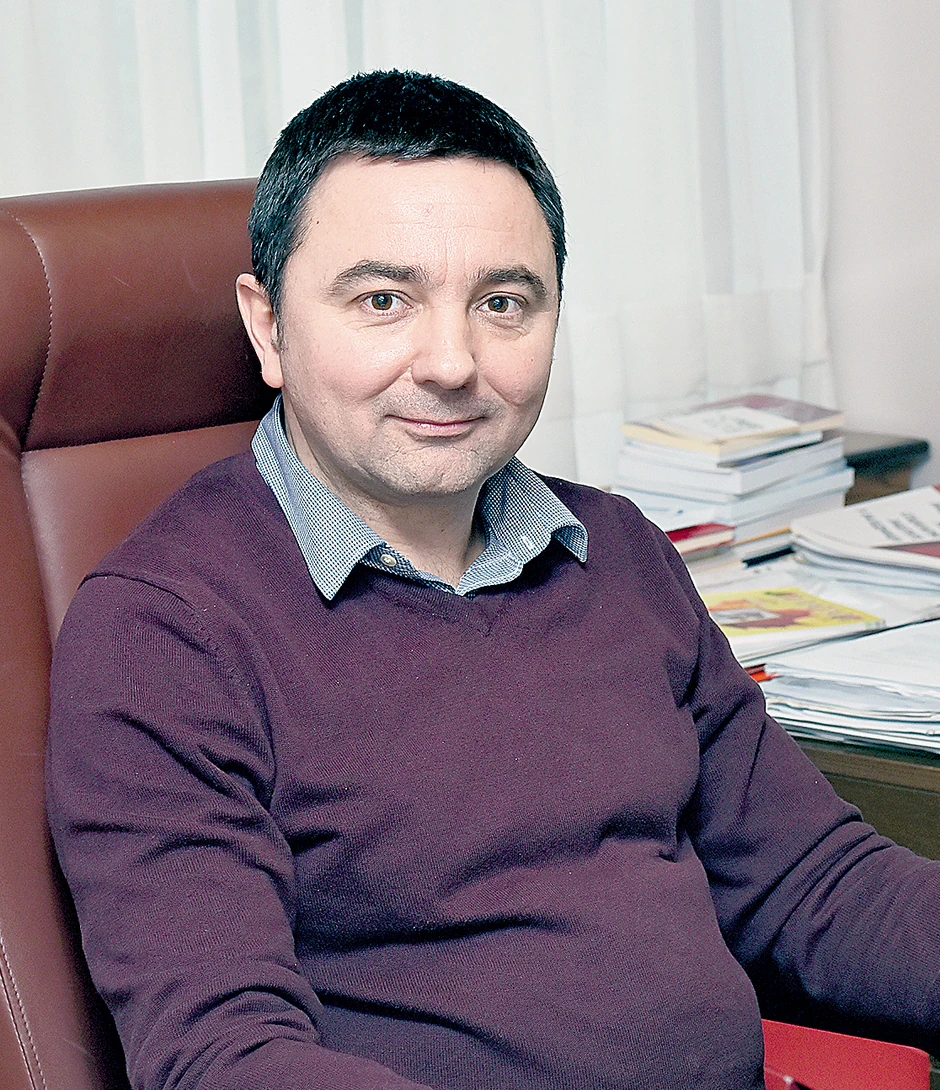 Sve šestoro dece je u jednoj kućici i gde su upoznali druge mališane koji su se odmah ponudli da im pomognu, kaže direktor Sela Mirko Jankelić