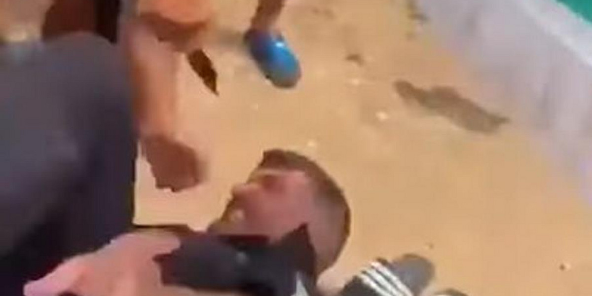 Hiszpania: Sprzedawca dźgnął nożem policjanta na plaży