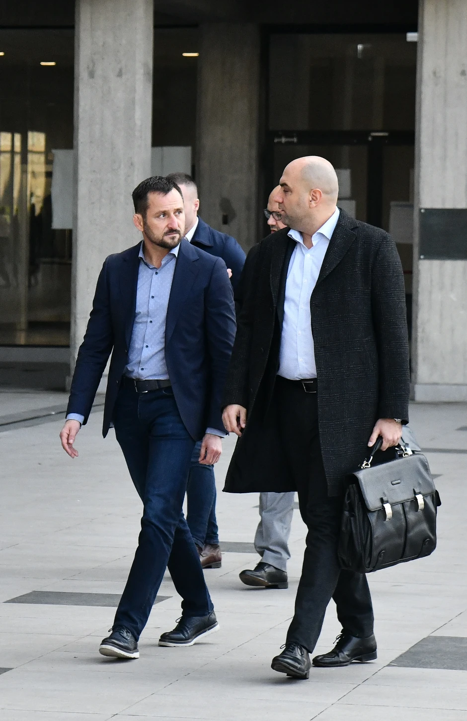 Mihailo na suđenju (levo)