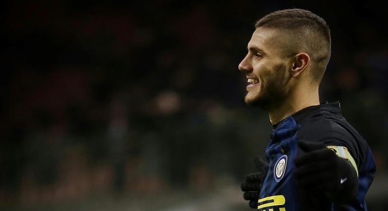 Inter Milan's forward Mauro Icardi celebrates with after scoring a goal against Fiorentina on November 28, 2016