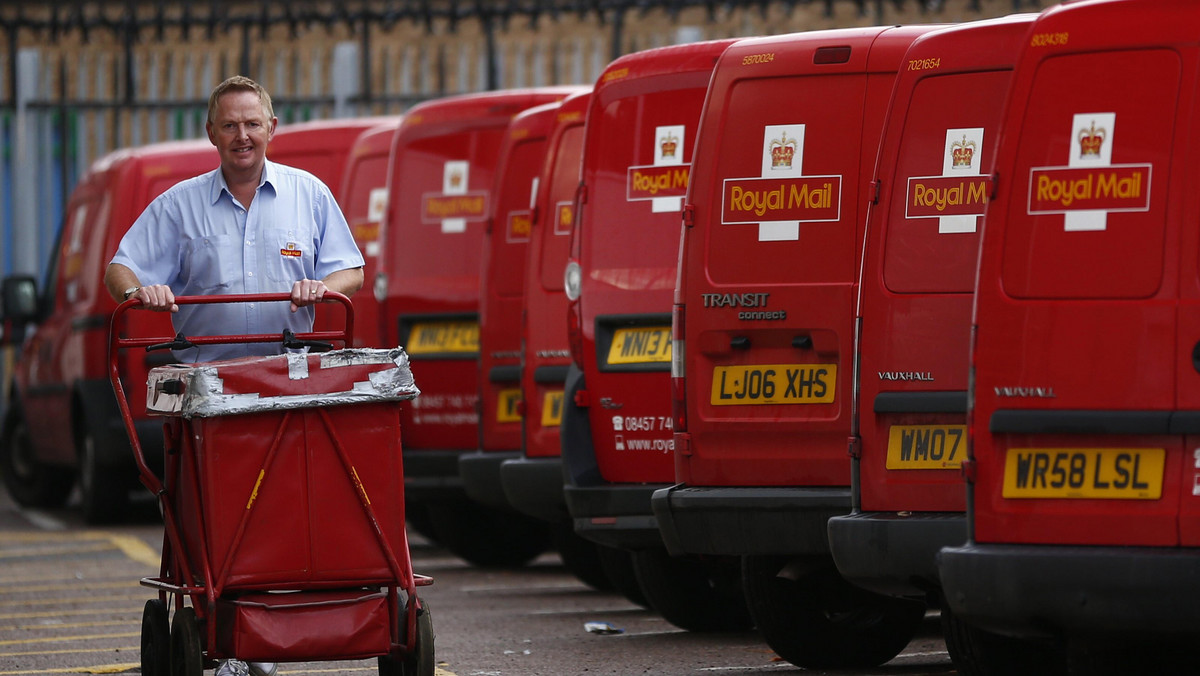 Popyt na akcje prywatyzowanej w ofercie publicznej brytyjskiej poczty (The Royal Mail) w przedsprzedaży jest tak wysoki, że ich cena sytuuje się w górnym przedziale widełek, co wycenia firmę na 3-3,3 mld funtów.