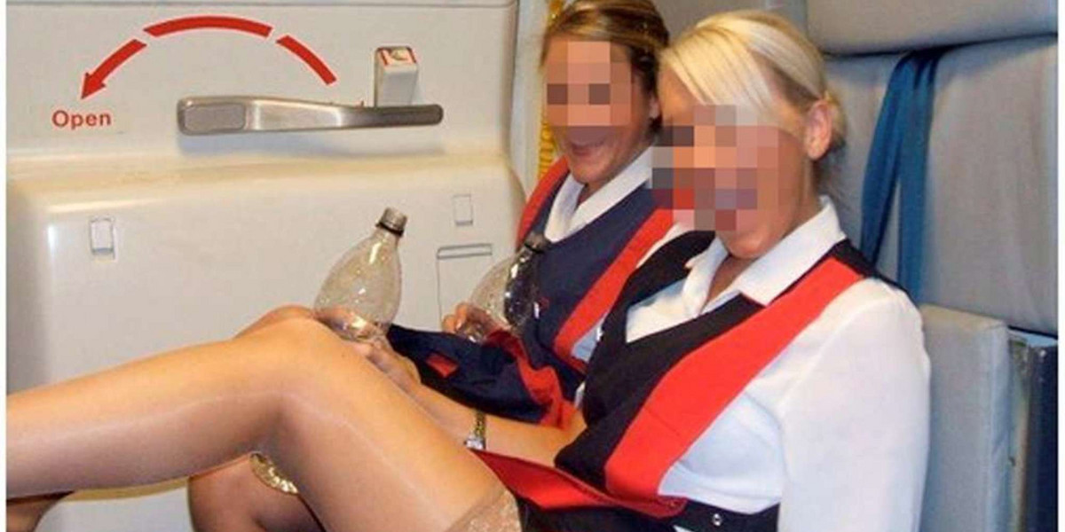 Stewardessy robią striptiz! FOTO