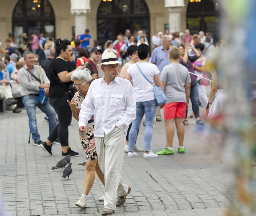 Nelly Rokita na spacerze z mężem