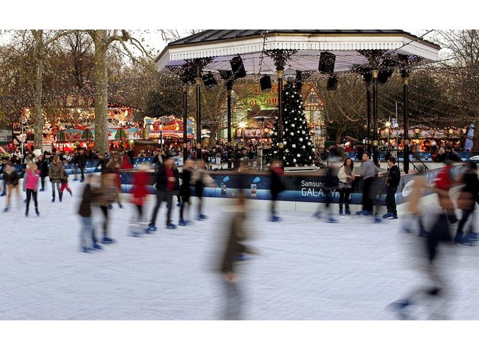 Lodowisko w samym środku Hyde Parku w Londynie