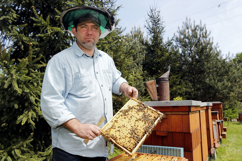 Adam Stec, pszczelarz z Koła Pszczelarskiego w Gorzycach 