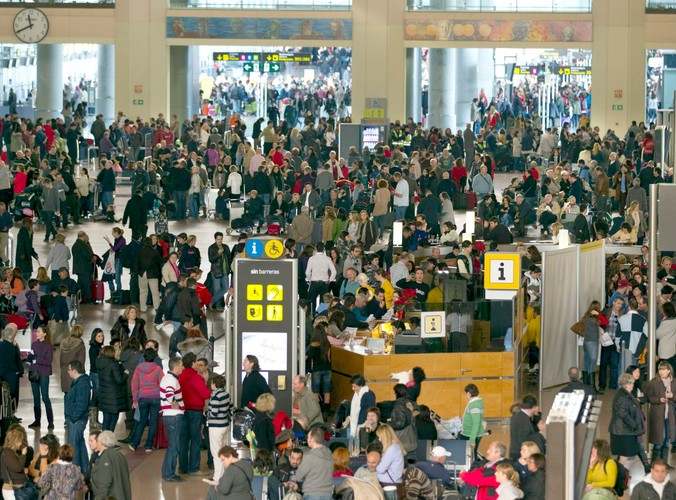 Absolutny chaos i tłumy pasażerów na lotnisku w Maladze